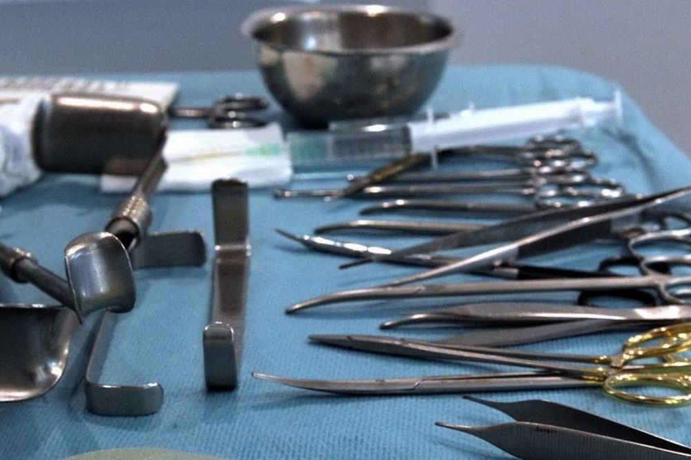 DA LI JE MOGUĆE: Srpski hirurzi operišu zarđalim instrumentima?!