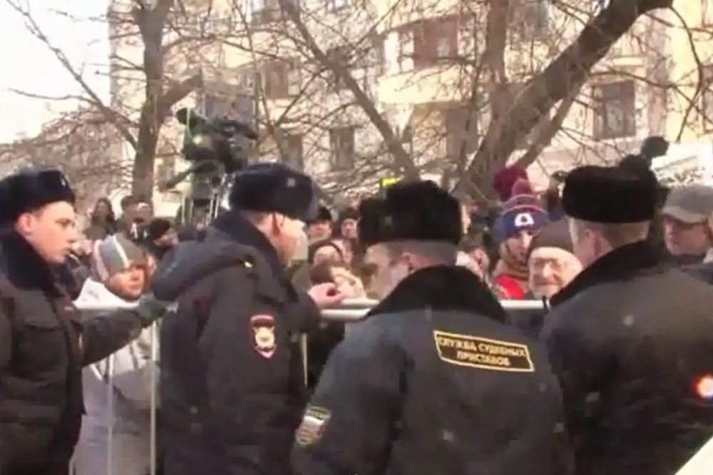 DEMONSTRACIJE U MOSKVI: Uhapšeno 40 antiratnih demonstranata!
