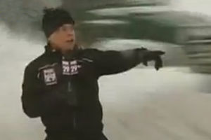 POGLEDAJTE: Snega se obrušio na reportera u prenosu uživo