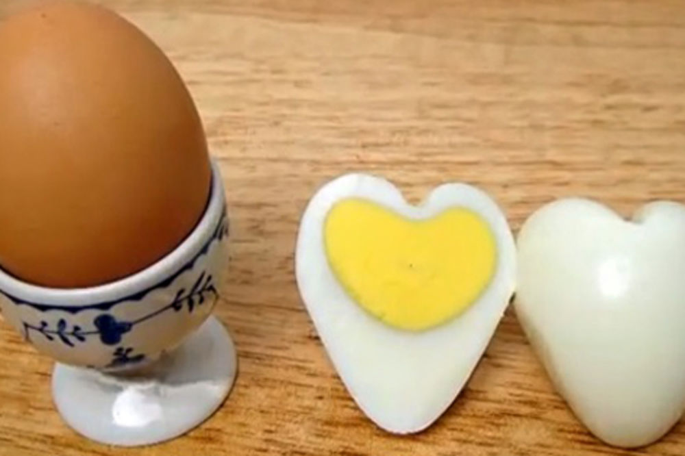 IZNENADITE JE ZA 8. MART: Napravite kuvano jaje u obliku srca! Evo kako...