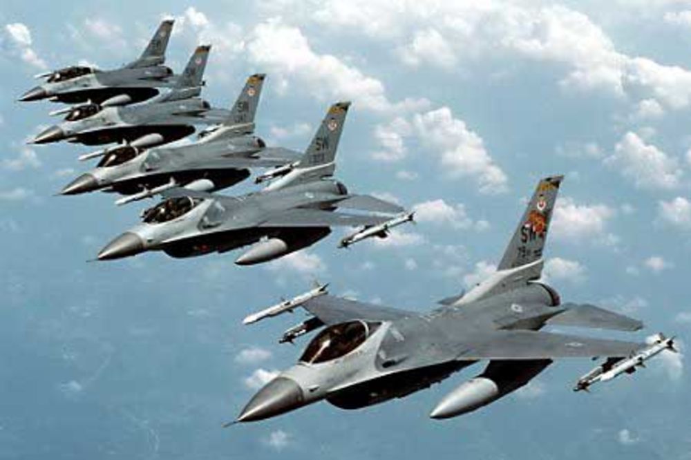 AMERIČKI LETEĆI TANKERI STIGLI U LITVANIJU: SAD šalje još 12 borbenih aviona u Poljsku?