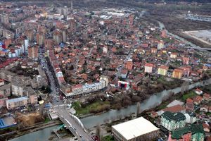 KOSOVSKA MITROVICA: Neeksplodirana bomba ispred zlatare