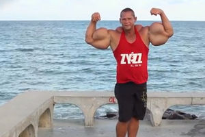 OD OVOG SE STVARNO UMIRE: Brazilac (43) napumpao bicepse smrtonosnim koktelom!