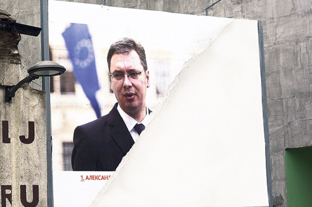 BORBA U VRANJU: Socijalisti cepaju slike Vučića