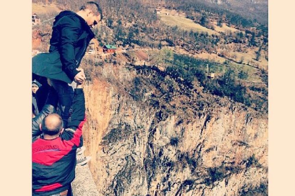OPASNO: Saša Kovačević skočio sa mosta visokog 180 metara