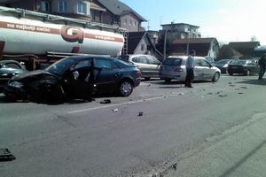 ZRENJANINSKI PUT: Vozač reno lagune lakše povređen u sudaru sa kamionom!