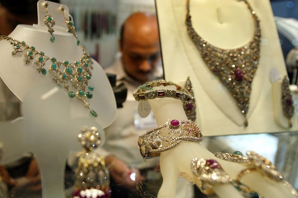 FILMSKA PLJAČKA U PARIZU: Odnet sav nakit iz izloga luksuzne zlatare u Parizu
