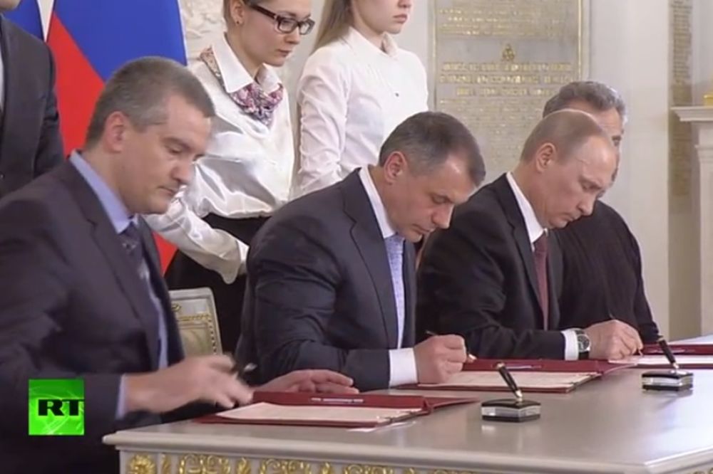 (VIDEO) PRE TAČNO GODINU DANA: Vladimir Putin potpisao pripajanje Krima Rusiji