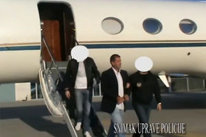 (VIDEO) SUSRET SA SINOM I MAJKOM: Šarić se nakratko zadržao na aerodromu u Podgorici!