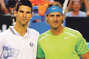 HIT FOTKA: Đoković postao Nadal, družio se sa gušterom i igrao golf sa Troickim