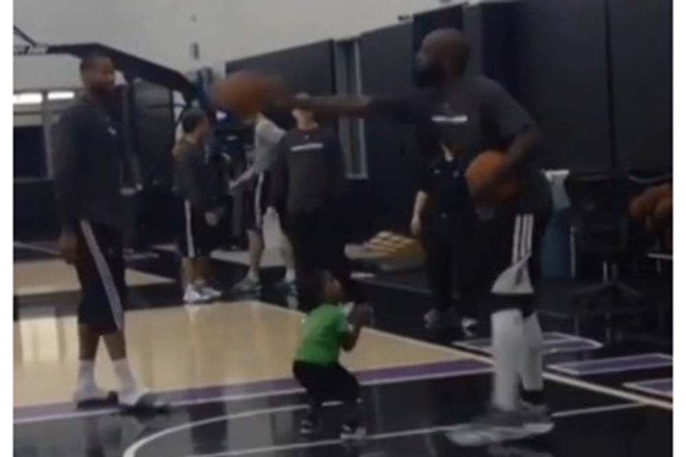 STROGO VASPITANJE: Pogledajte kako NBA košarkaš daje životnu lekciju svom sinu