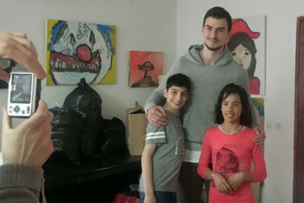ĆASKAO SA MALIŠANIMA: Vesterman se družio sa decom iz doma Jovan Jovanović Zmaj