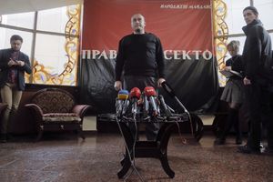 NEONACISTA U VRHU: Vođa Desnog sektora Dmitro Jaroš savetuje načelnika ukrajinske vojske!
