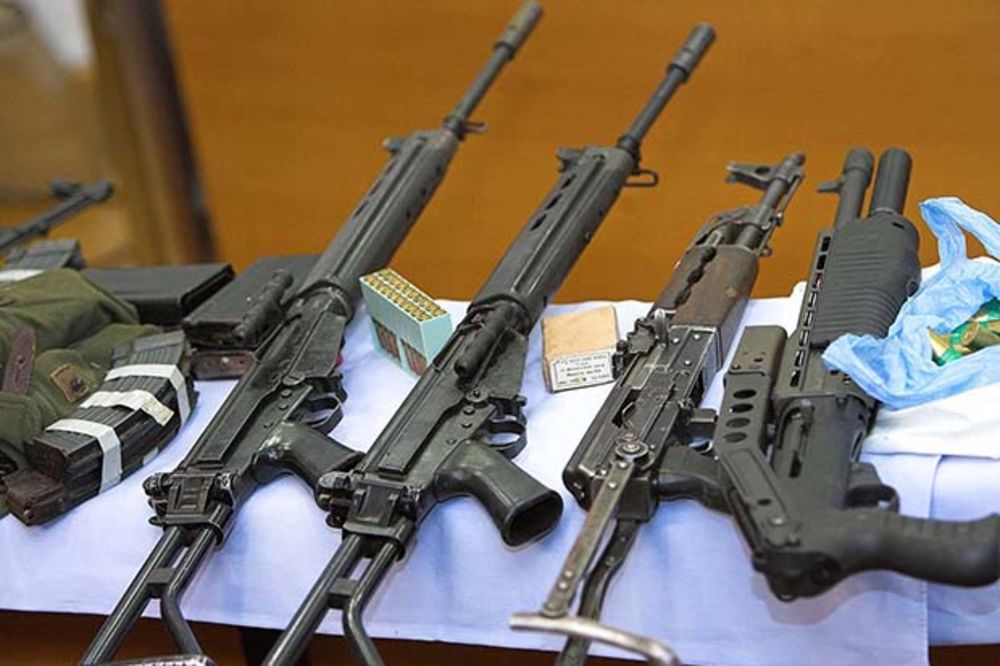 PRETRES NA DVE LOKACIJE: Kragujevčaninu policija oduzela 20 pušaka, 20 revolvera i 21 pištolj!