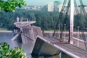 SEĆANJE NA BOMBARDOVANJE: Most slobode srušen pre 15 godina