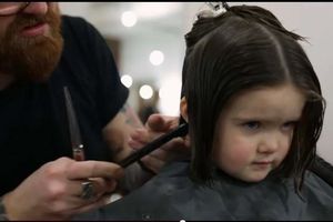 VELIKO SRCE: Trogodišnjakinja odsekla svoju kosu i poklonila je devojčici oboleloj od raka!