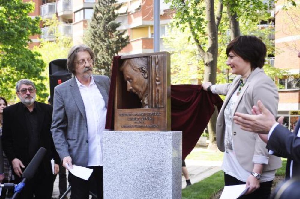 OVO JE SRPSKI VELIKAN: Petar Kralj dobio spomenik u Mileševskoj ulici