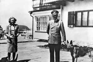 PISAC MARTIN AMIS TVRDI: Hitler i Eva Braun su imali seks bez dodira! Evo zašto...