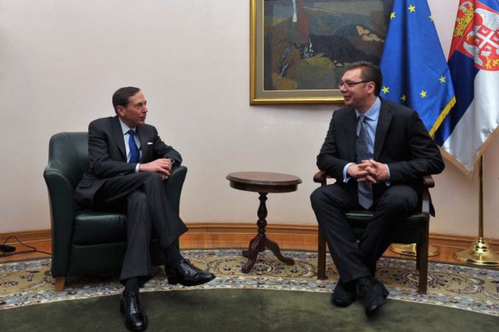 DOBRODOŠLICA: Vučić razgovarao sa Dejvidom Petreusom