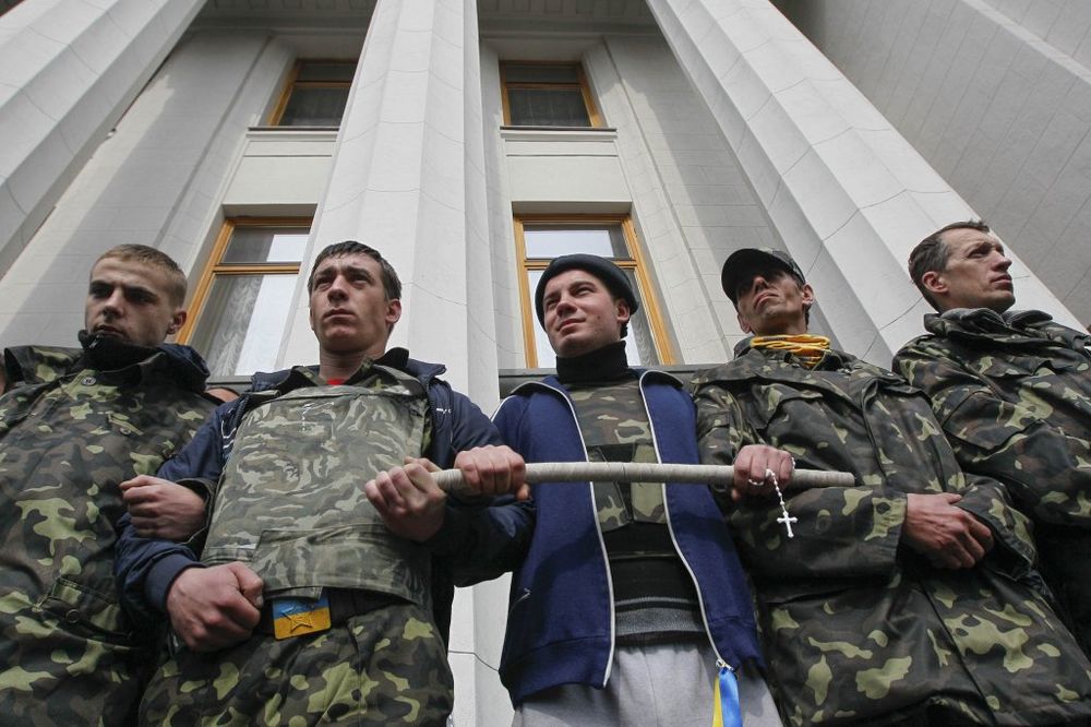 Demonstranti napali zgradu skupštine Ukrajine da bi smenili ministra policije