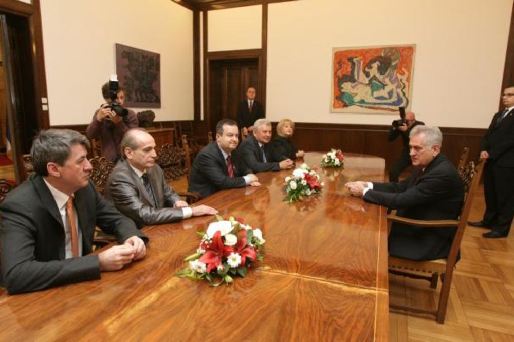 KONSULTACIJE: Nikolić razgovarao sa Dačićem, Đilasom, Tadićem, Pastorom, Ugljaninom i Haljimijem