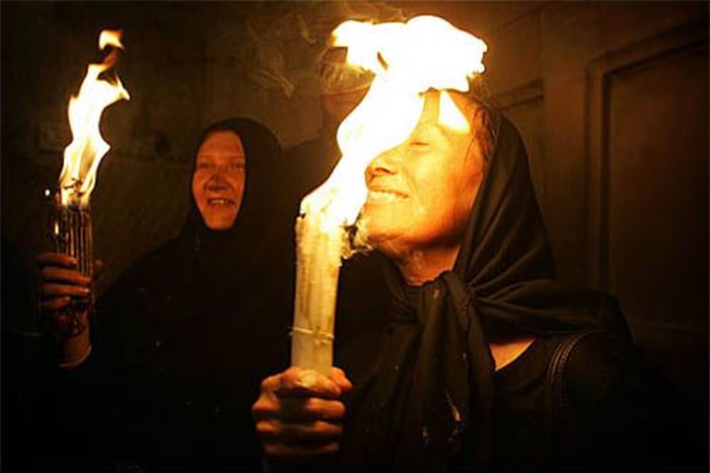 BLAGODAT: Sveti oganj stiže u Srbiju u fenjeru