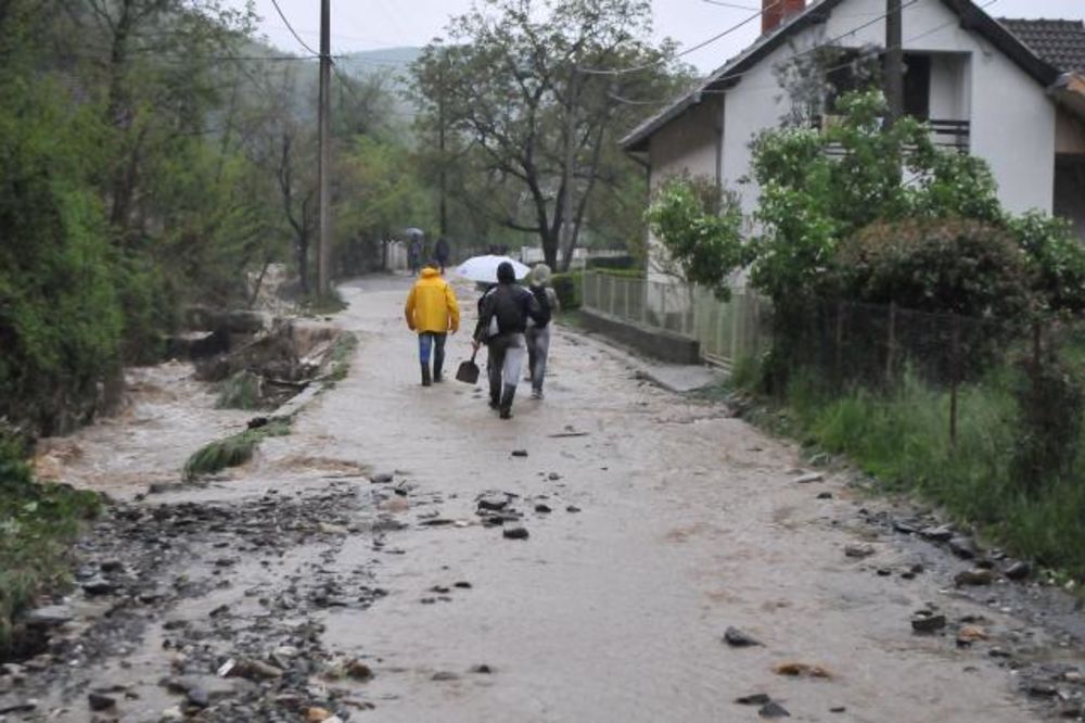 GROCKA: Izlila se Begaljička reka, voda poplavila tri ulice