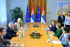 Ketrin Ešton: Nećemo pritiskati Srbiju da bira između EU i Rusije