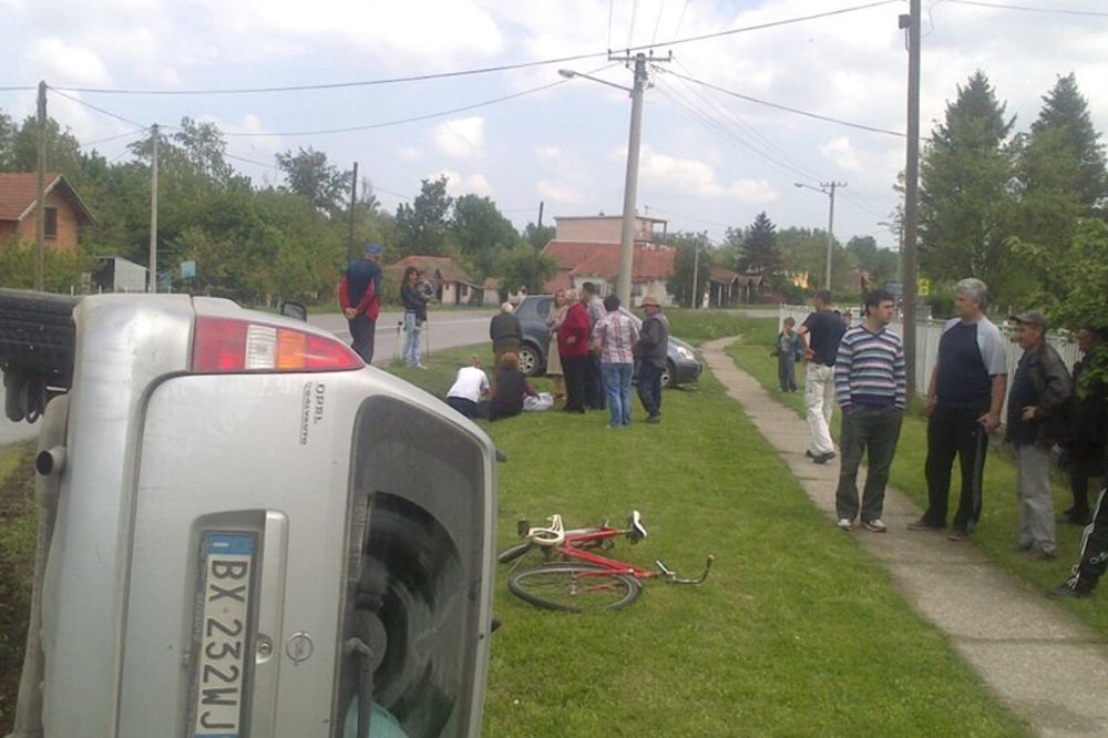 OBRENOVAC: Automobil udario pešaka kod škole u Skeli