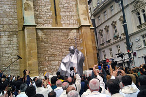 SARAJEVO: Otkriven spomenik papi Jovanu Pavlu Drugom