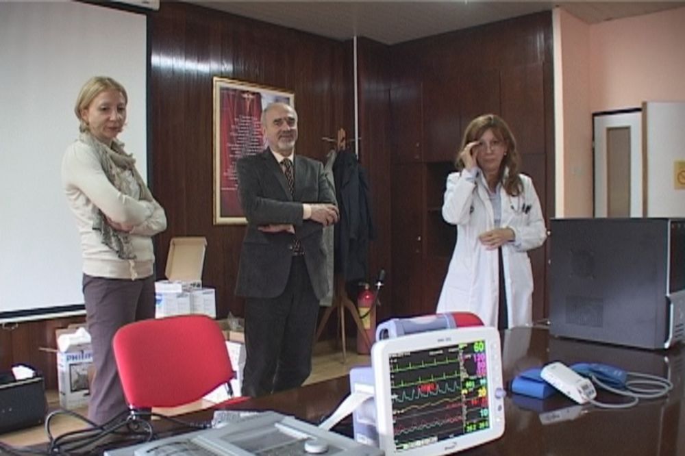 SRBI IZ KANADE: Dečijem odeljenju kikindske bolnice donirali opremu vrednu 8.500 evra!
