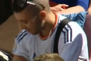PROVOKACIJA: Navijač Reala ušetao na stadion Kamp Nou, pa izbačen sa tribina