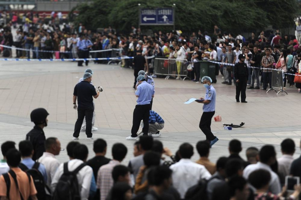 SUMANUTI NAPAD: Noževima povredili šestoro na železničkoj stanici u Kini