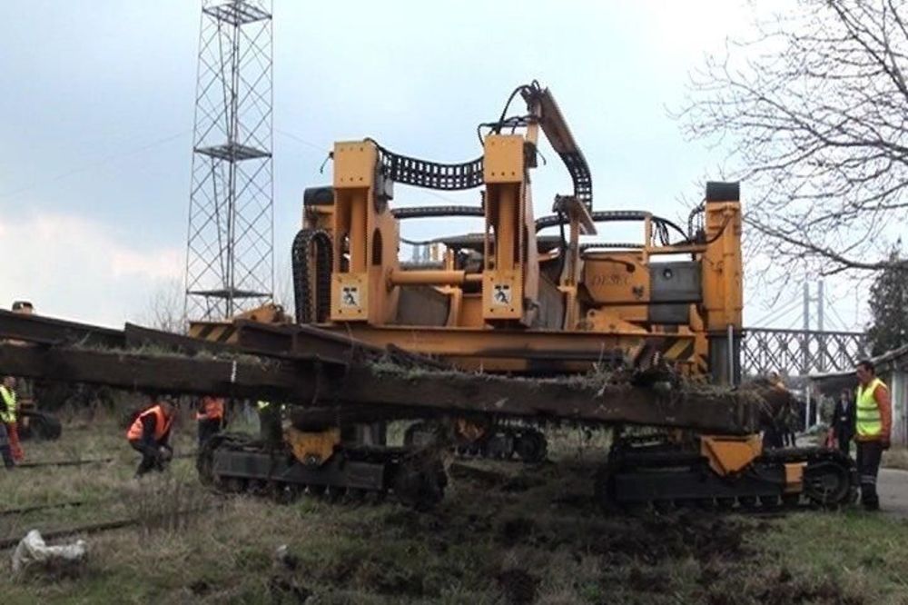 Ruske mašine za remont pruga stigle u Srbiju