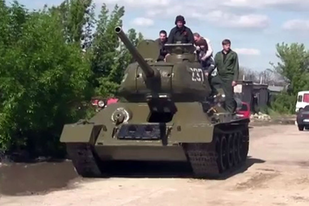 TO NEĆE DA RADI: Pobunjenici u Lugansku opljačkali muzej i ukrali tenk iz Drugog svetkog rata!