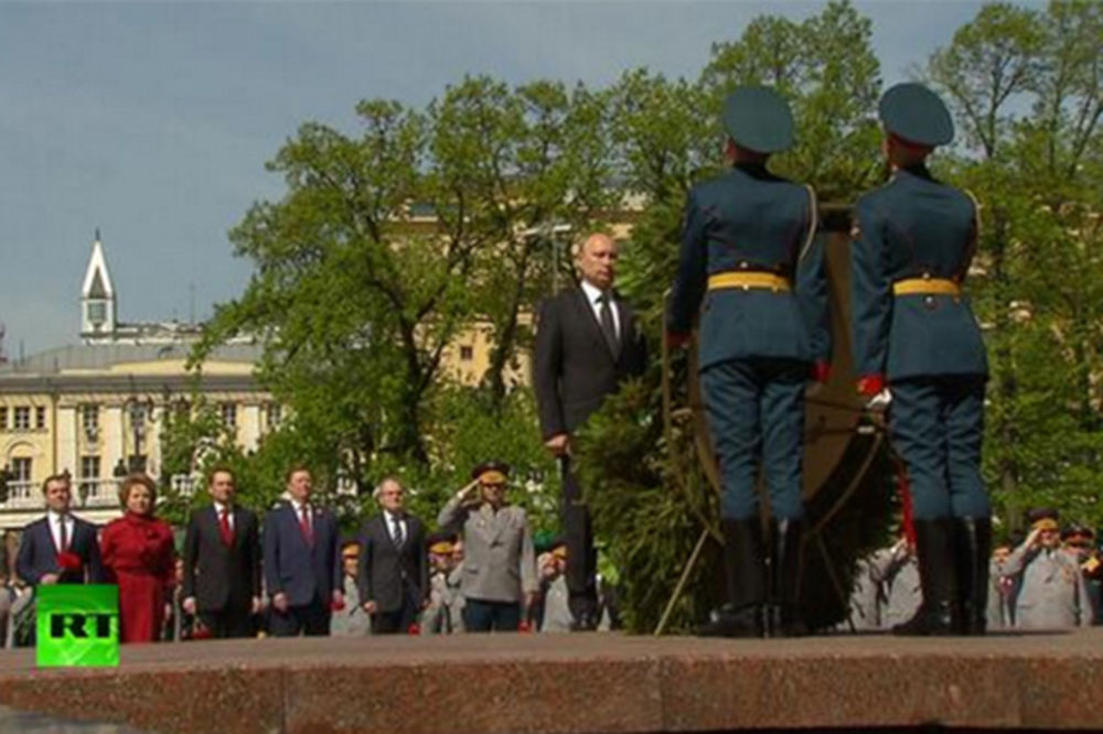 Vladimir Putin položio venac na grob Neznanog junaka