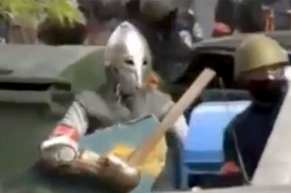 (VIDEO) Pogledajte kako se srednjovekovni vitez našao u sukobu u Odesi