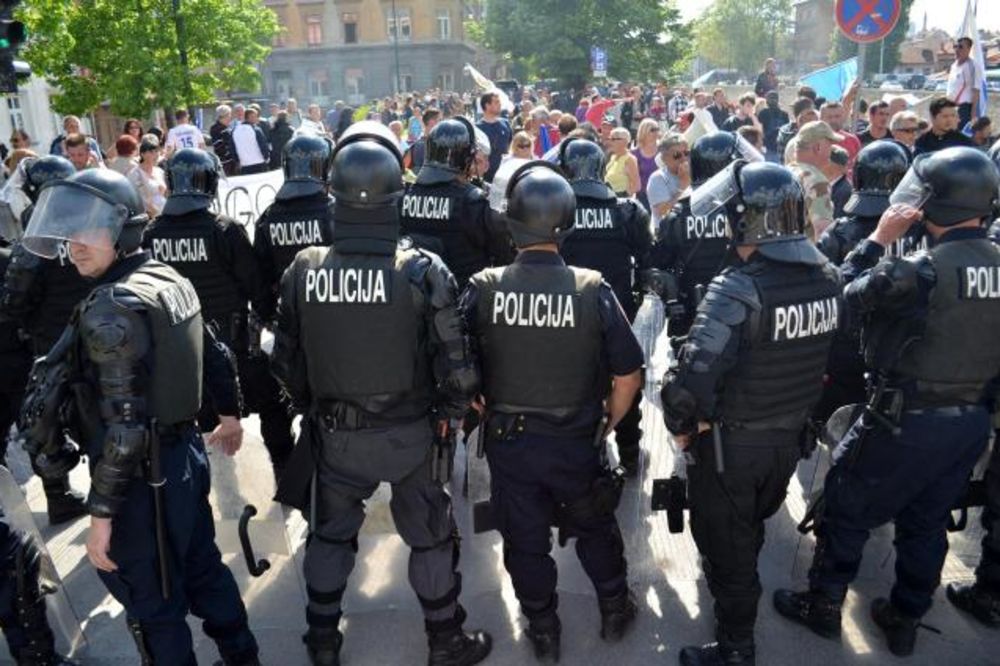 NEMIRI: Protesti u Sarajevu prerasli u skobe s policijom