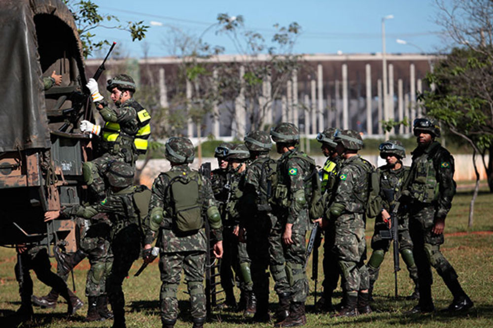 POJAČANA BEZBEDNOST UOČI SP: Brazil raspoređuje vojsku na granicama