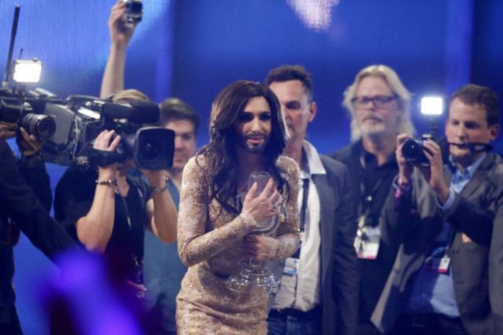 PRETE TUŽBOM: Gejevi i lezbijke traže izvinjenje od RTS zbog Evrovizije!