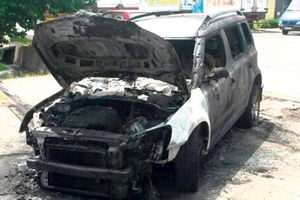 ŠKODA U PLAMENU: Vojvođanskom funkcioneru zapalili automobil ispred kuće!