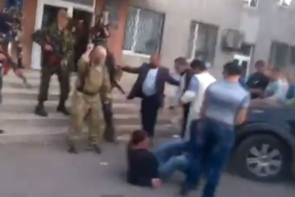 (UZNEMIRUJUĆI VIDEO) Ukrajinska Nacionalna garda ubija nenaoružane civile!