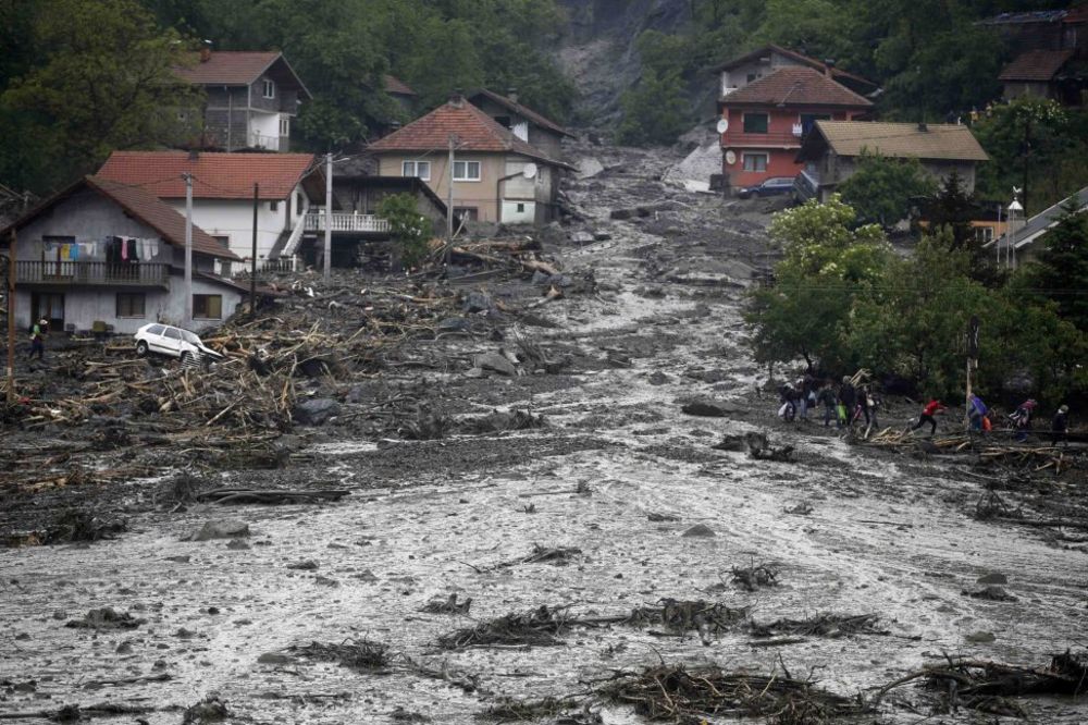 POPLAVA U BIH: Helikopteri iz Slovenije evakuišu zarobljene
