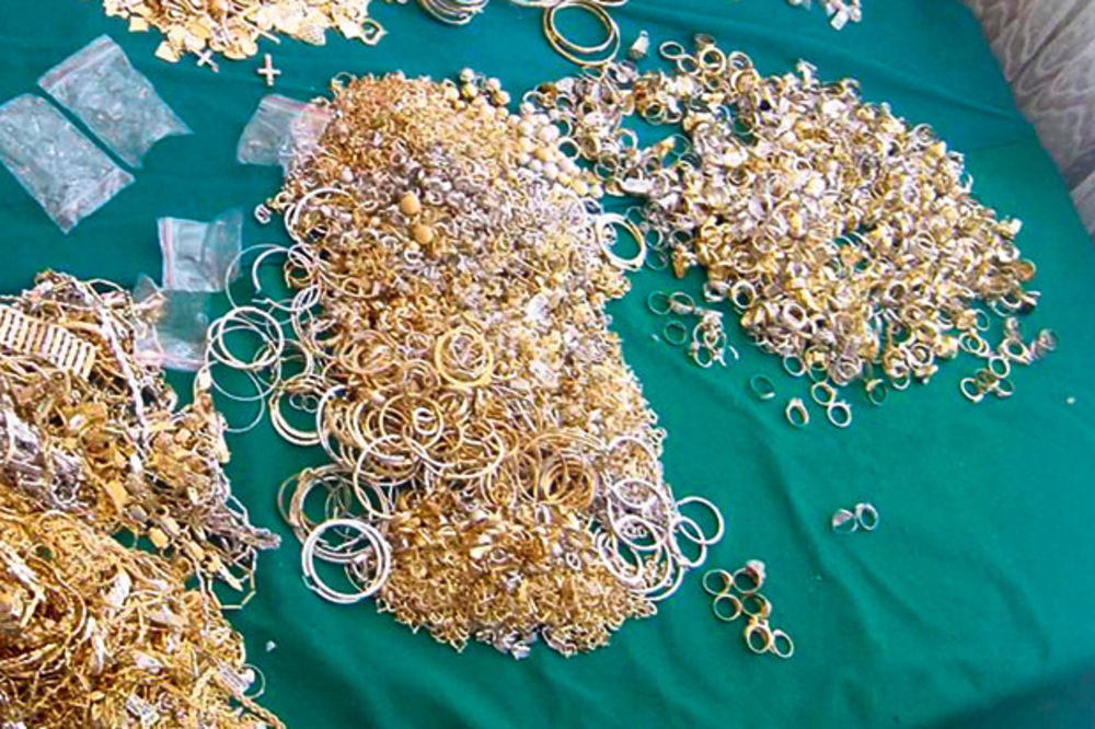 PLJAČKA U LAPOVU: Lopovi odneli nakit vredan milion dinara!