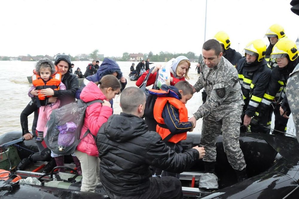 SA SRBIMA OD PRVOG DANA: Ruski spasioci evakuisali 3.000 građana!