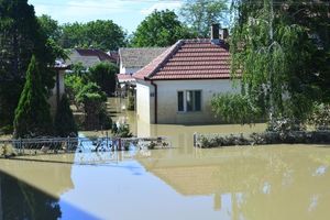 Zaposleni u opštini Kuršumlija odriču se 10 odsto od plate za pomoć poplavljenim