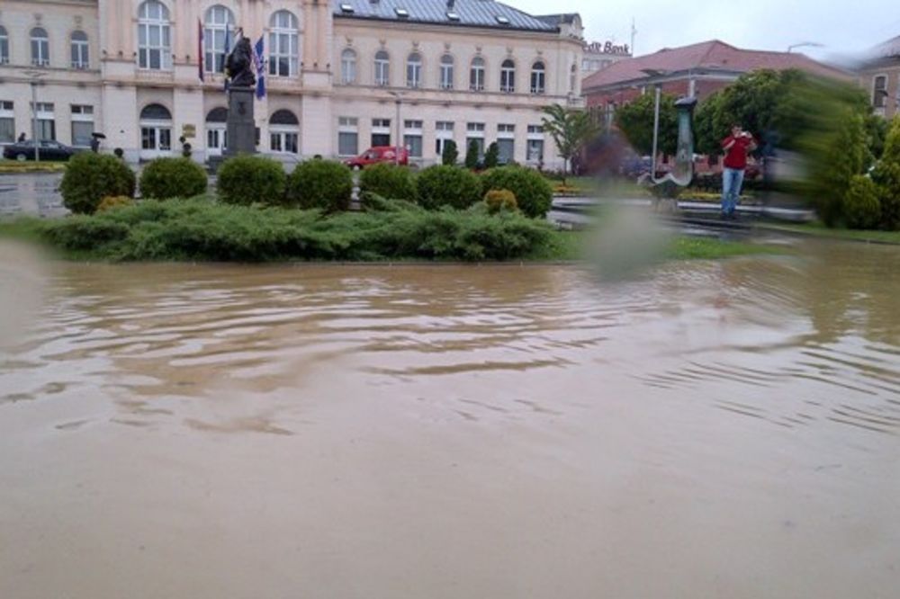 MINISTRI ZDRAVLJA FBiH i RS: U stravičnim poplavama 20 mrtvih