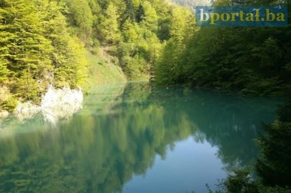 ČUDO PRIRODE: Klizište formiralo veliko jezero dugo 500 metara!