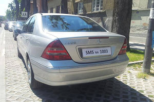 KRSTARIO ULICAMA NS: Mercedes iz BiH sa tablicama SMS na 1003
