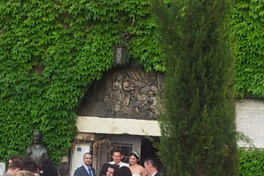 (FOTO) REKLI DA U RUŽICI NA KALEMEGDANU: Venčali se Marija Karan i Džoel Lubin!